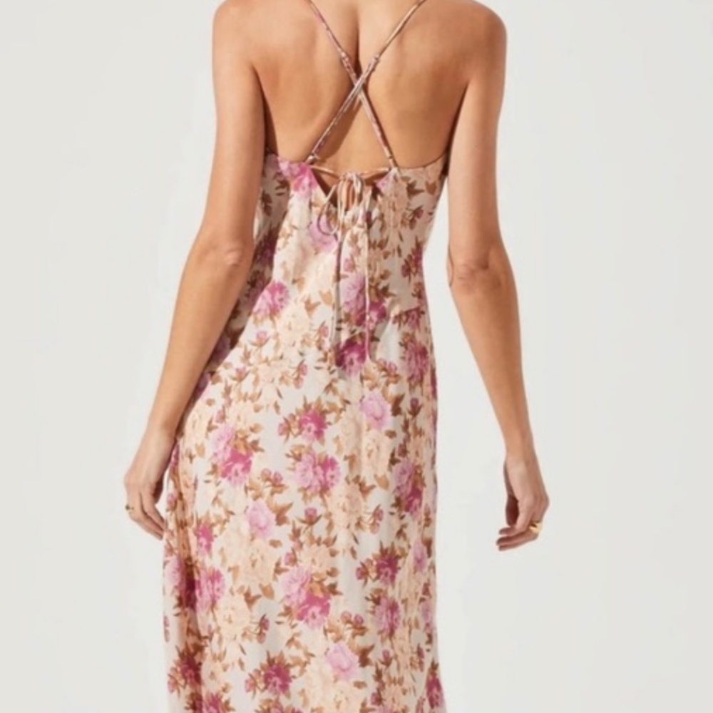 ASTR THE LABEL Gaia Floral Midi Dress - Picture 2 of 8